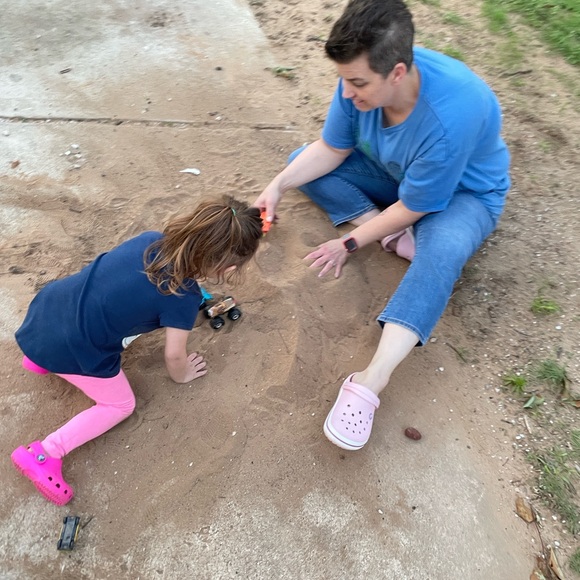 Meet your Posher, Claudia - Picture 3 of 6